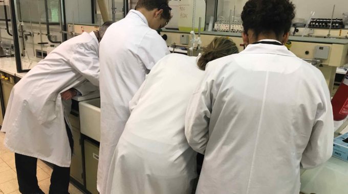 10|10Labo De Chimie